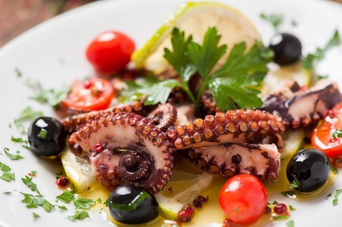 Кулинарен уикенд: Октопод с узо и маслини