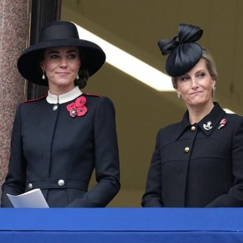 Кралицата пропусна още едно важно събитие. Заместиха я Кейт Мидълтън, принцеса Александра и херцогините Камила и Софи