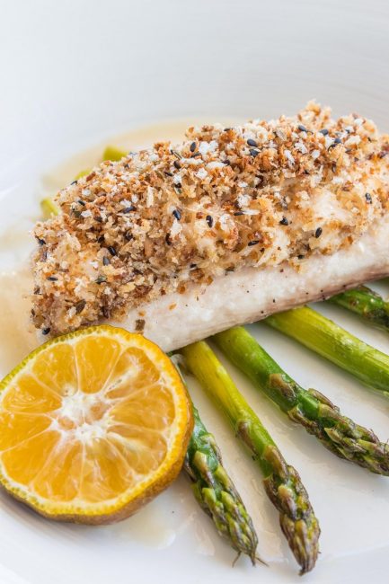 Кулинарен уикенд: Риба на фурна с коричка от тиквени семена и пармезан
