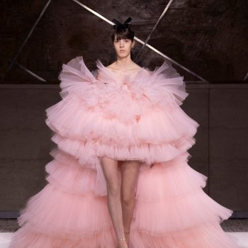 Giambattista Valli Couture с нов поглед върху класиките в модата