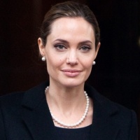 Лелята на Анджелина Джоли почина от рак