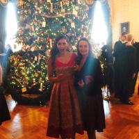 Нина Добрев заведе майка си в Белия дом