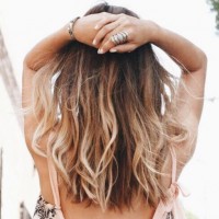 Тайната на неустоимите вълни в косите това лято