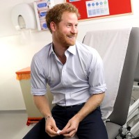 Принц Хари публично се изследва за СПИН