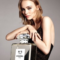 Новият прочит на класиката: Лили-Роуз Деп за Chanel No.5