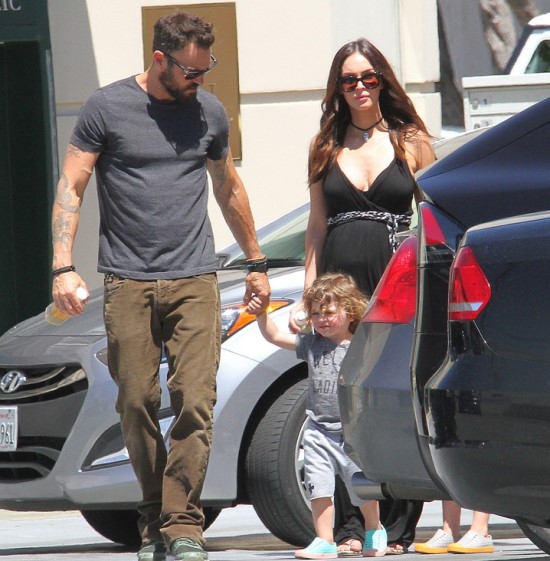 150789, Pregnant Megan Fox and estranged husband Brian Austin Green are spotted taking their sons Noah and Bodhi to the Farmers Market in Studio City. Los Angeles, California. Sunday April 17th 2016., Image: 282006516, License: Rights-managed, Restrictions: , Model Release: no, Credit line: Profimedia, Pacific coast news