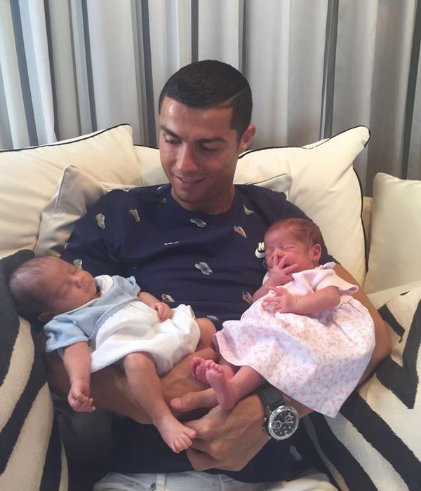 Кристиано Роналдо показа близнаците