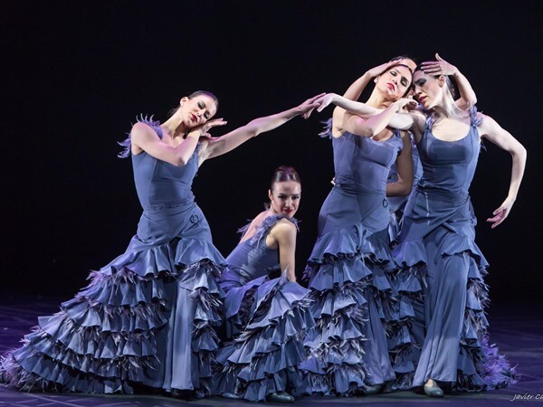 Dior и Yves Saint Laurent шият костюмите на испанския балет