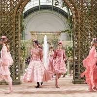 Мечти в пудрено: висша мода от Chanel