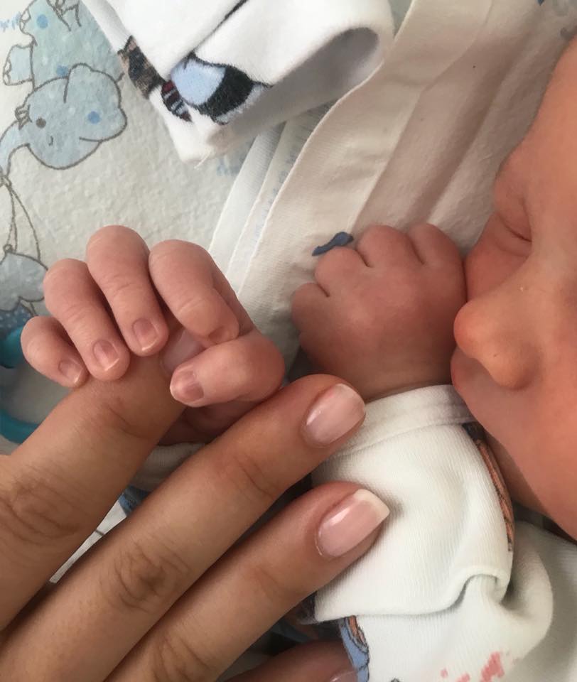Лили Ангелова показа новороденото си момченце