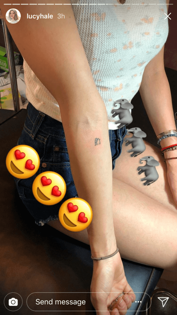Миниатюрната татуировка на Луси Хейл