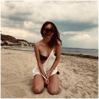 Луиза Григорова със секси кадри от плажа