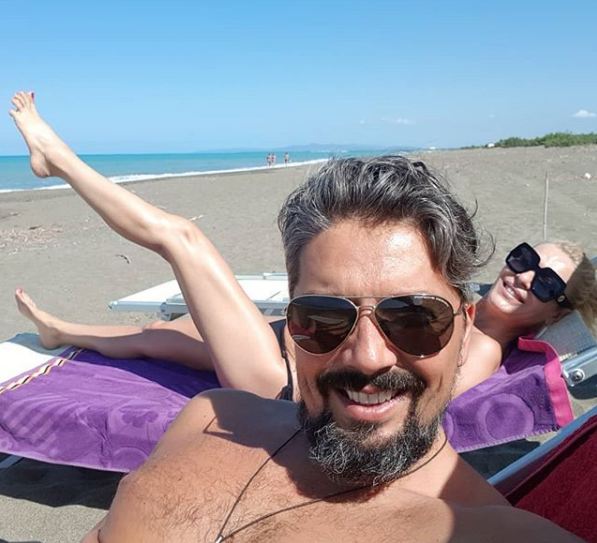 Гала плажува в Италия и е в гореща форма