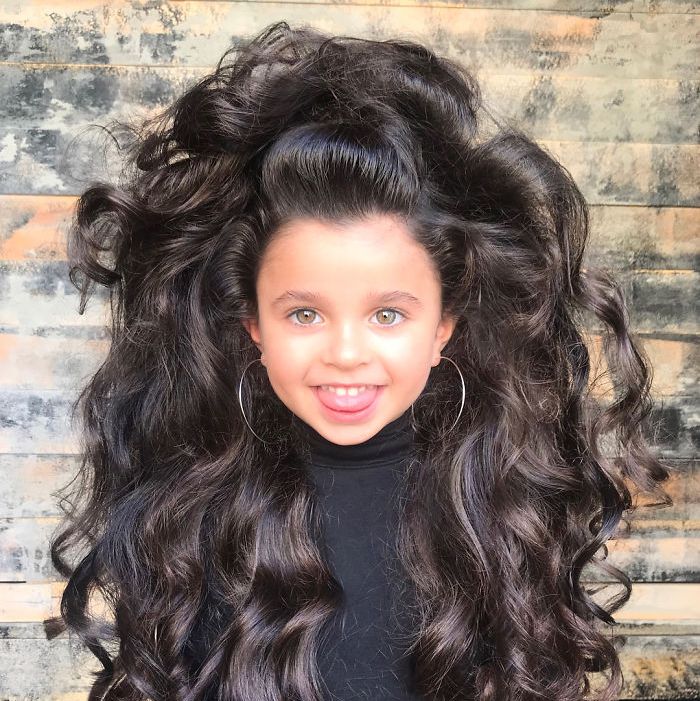 "Живата кукла" Миа Афлало е детето с най-красивата коса