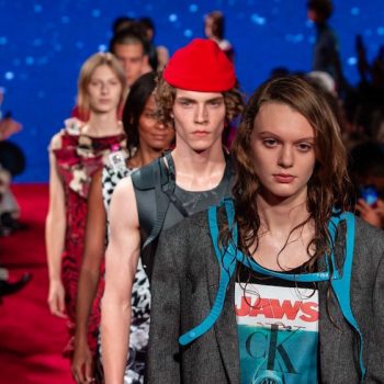 Calvin Klein съживяват "Челюсти" за пролет 2019