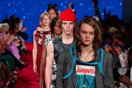 Calvin Klein съживяват “Челюсти” за пролет 2019