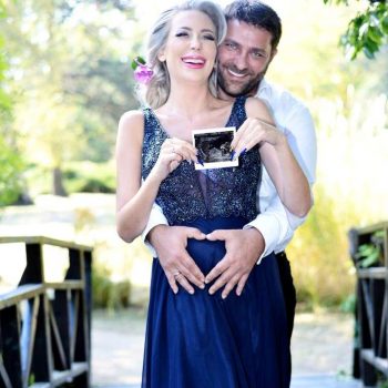 Бременната Антония Петрова и мъжа й със специална фотосесия