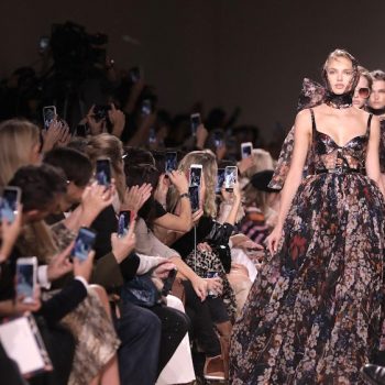 Elie Saab показа в Париж, че продължава да е Краля на нощта