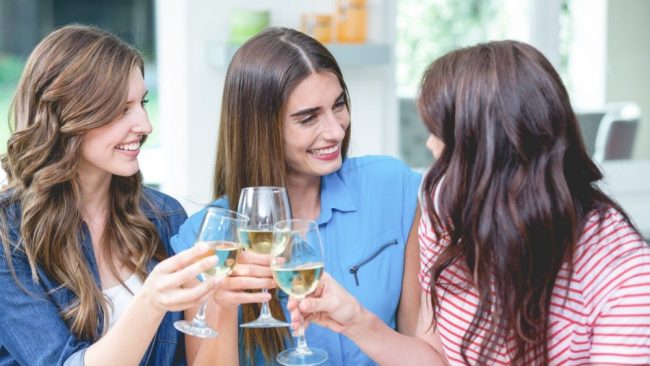 Как алкохолът влияе върху менструалния цикъл