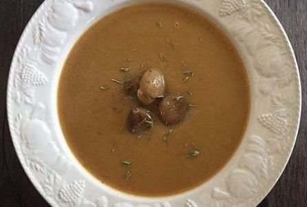Есенна супа с кестени и гъби