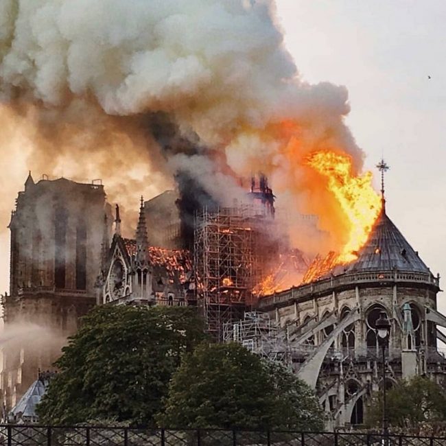 Катедралата Нотр Дам може да бъде спасена