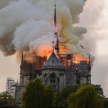 Катедралата Нотр Дам може да бъде спасена