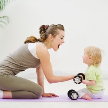 Тренировките с детето или как майките се връщат пак във форма