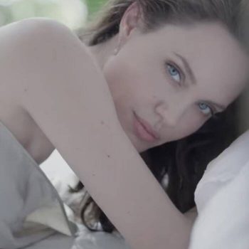 Guerlain засне Анджелина Джоли в дома й в Камбоджа