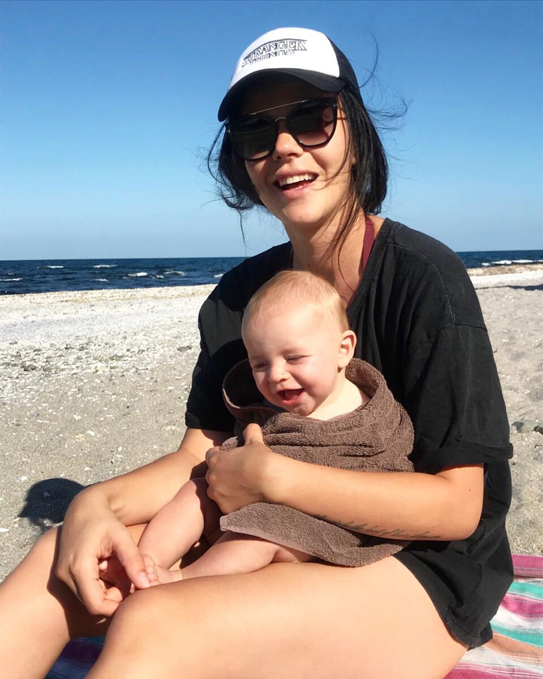 Първата семейна почивка на Мона Гочев с бебето
