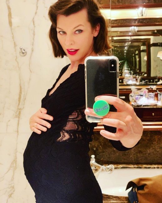 Мила Йовович е бременна с трето дете