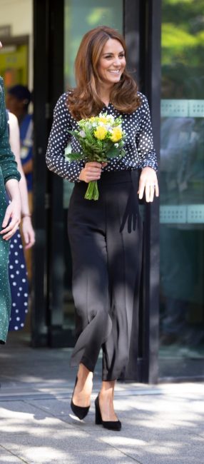 Latest Look: Кейт Мидълтън с овърсайз панталон