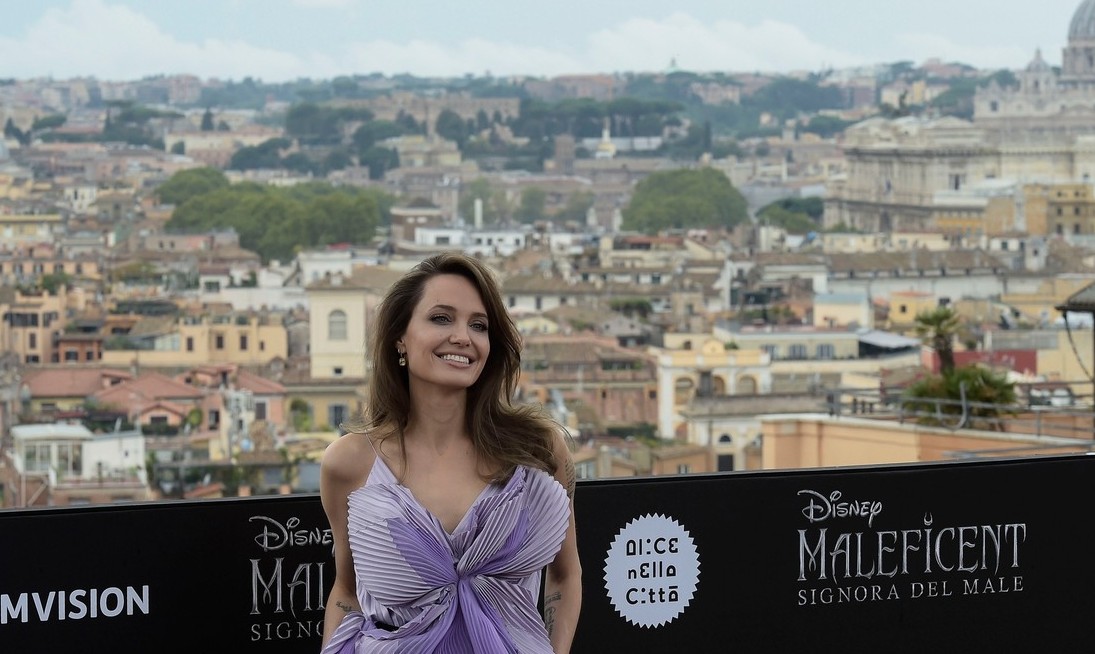 Bring it on, girl! Анджелина Джоли със съвършено различен стил в Рим