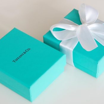 Tiffany and Co. продадена в най-голямата сделка в луксозния сектор на модата