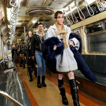 Moschino представиха новата си колекция в метро