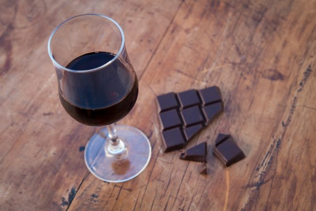 Виното и шоколадът са полезни за кожата?