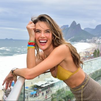 Latest Look: Алесандра Амброзио на карнавала в Рио