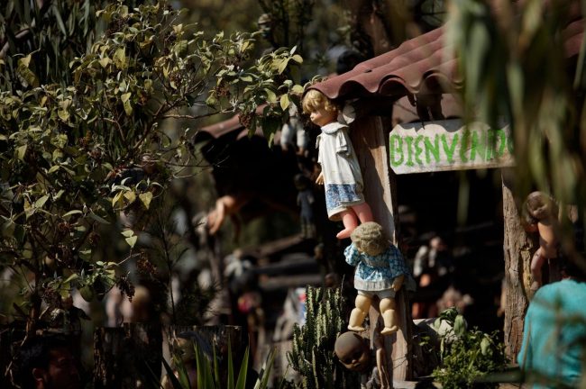 Островът на мъртвите кукли превръща реалността в страшен филм