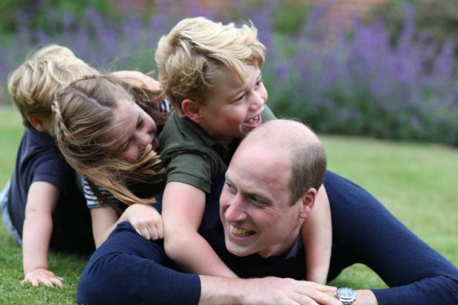 Принц Уилям празнува рождения си ден с очарователен кадър с децата