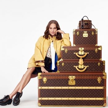 Алисия Викандер е на път за празниците с Louis Vuitton