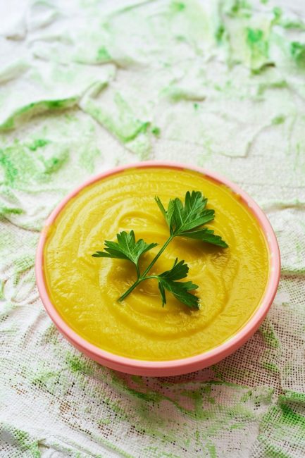 Кулинарен уикенд: 3 рецепти за есенни супи, които можете да направите за под 30 минути