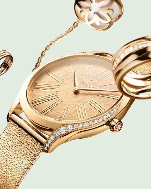Кая Гербер измести майка си в новата кампания на часовници Omega