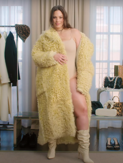 Ашли Греъм за Vogue с палто от Petar Petrov