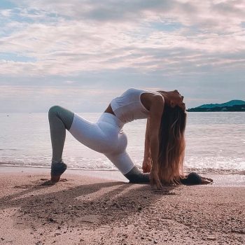 Най-добрите видеа с йога упражнения за когато разполагате с 20, 10 или 5 минути