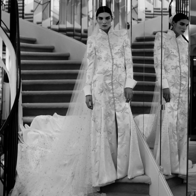 Сватба с дантела и пролетни багри от Chanel Couture