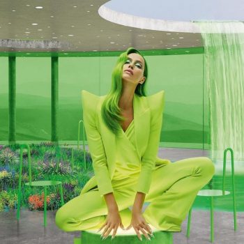 Зелена светлина на добрия стил с Ирина Шейк за Vogue