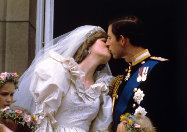 Сватбената рокля на принцеса Даяна ще бъде изложена в двореца Кенсингтън