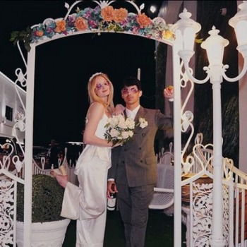 Софи Търнър сподели снимки от сватбата във Вегас