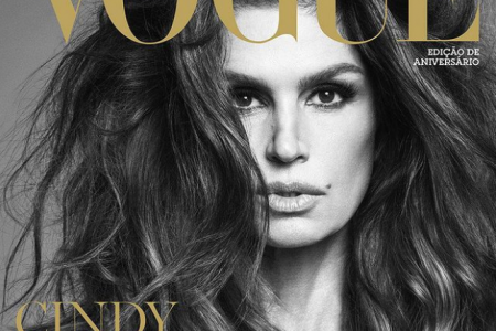 Синди Крауфорд е неотразима на корицата на Vogue