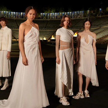 Dior ни пренесе в Древна Гърция с първо традиционно ревю
