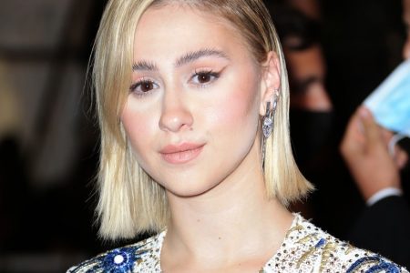 Мария Бакалова разказва за тоалетите си в Кан пред Vogue